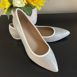 Logo Gray Pointed Leather Flats